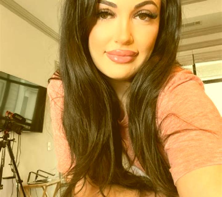 Antonella Los Lagos escort