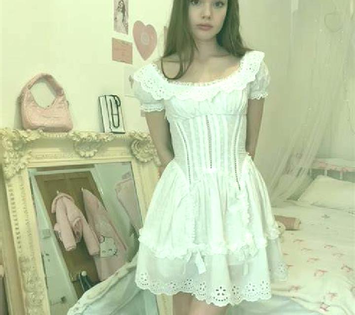 Emilia Pelarco escort