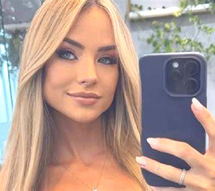 Gabriela Pitrufquen escort